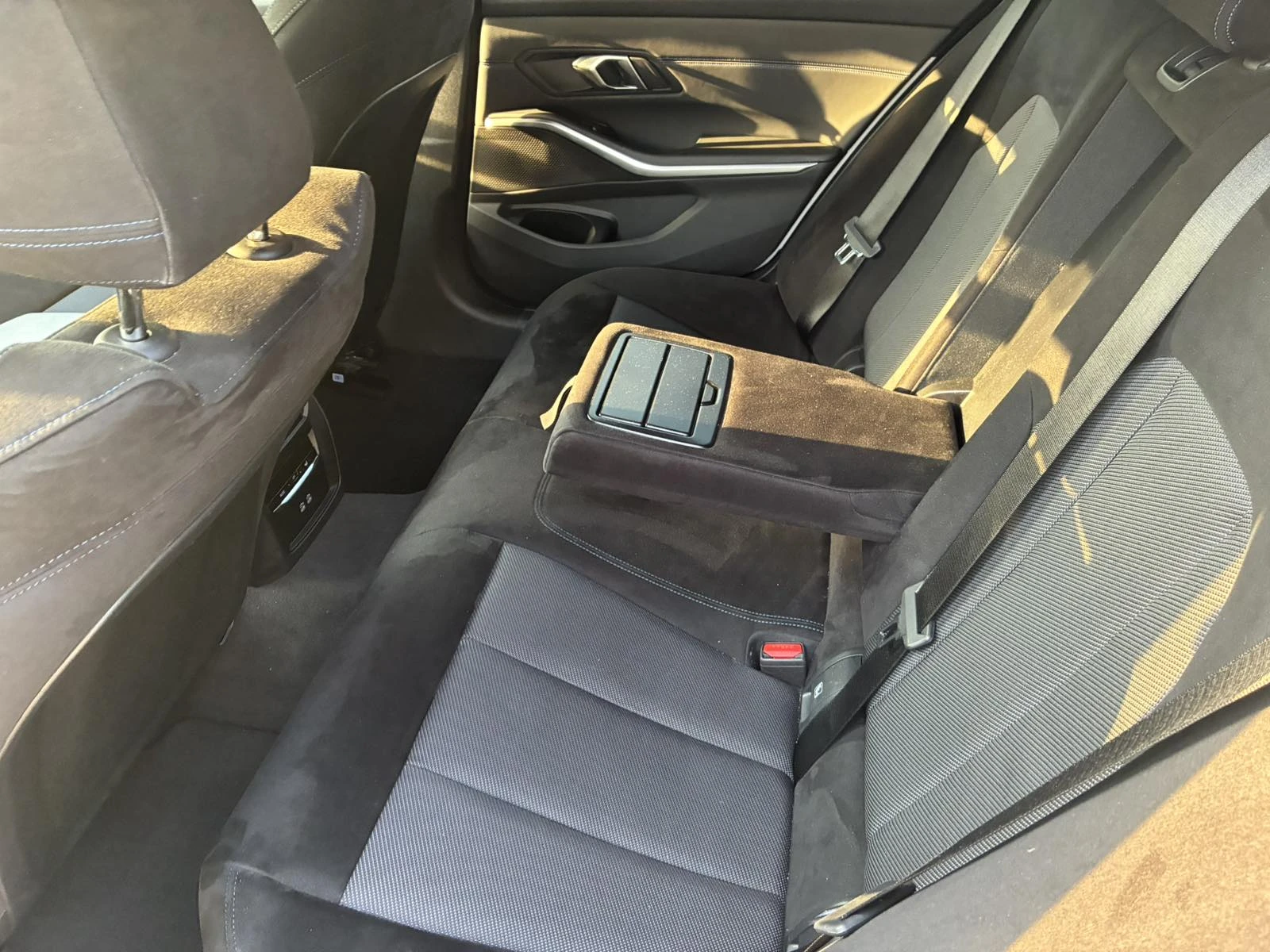 BMW 318 i Touring M-Pack 83000km, снимка 11 - Автомобили и джипове - 55755118