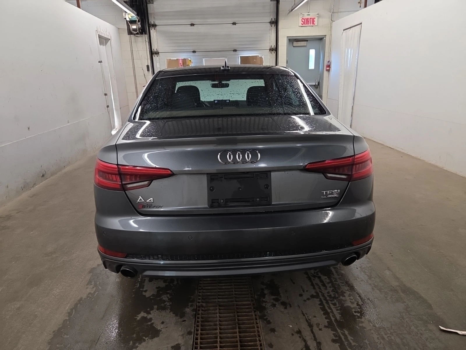 Audi A4 * Progressiv * АВТОКРЕДИТ БЕЗ ПЪРВОНАЧАЛНА ВНОСКА, снимка 4 - Автомобили и джипове - 55818070