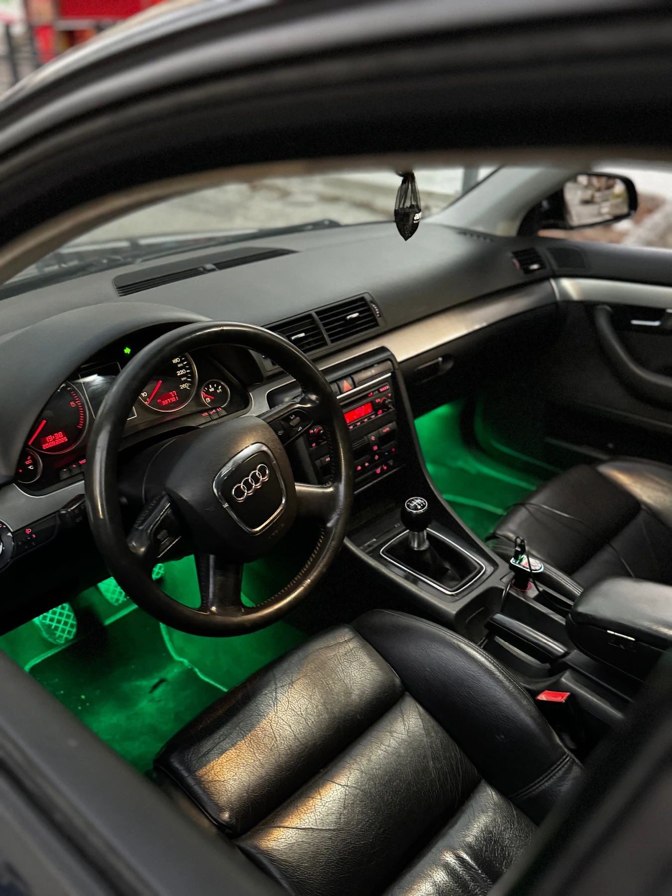 Audi A4 AUDI A4 2.7 TDI 230кс, снимка 3 - Автомобили и джипове - 56211122