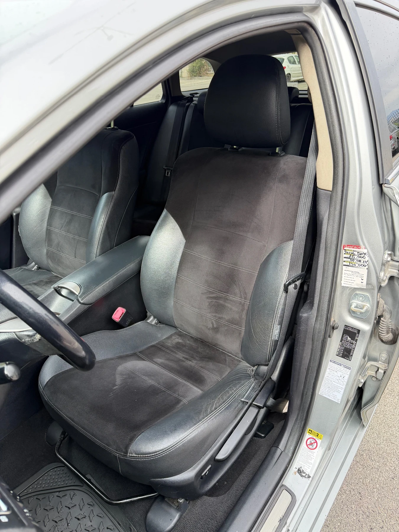 Toyota Avensis 2.2D, снимка 15 - Автомобили и джипове - 56259091