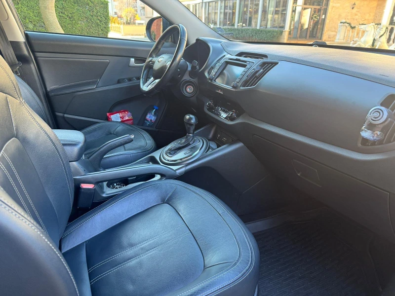 Kia Sportage 2.0 CRDI, снимка 10 - Автомобили и джипове - 52799138