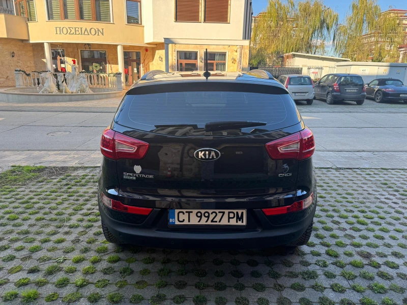 Kia Sportage 2.0 CRDI, снимка 7 - Автомобили и джипове - 52799138
