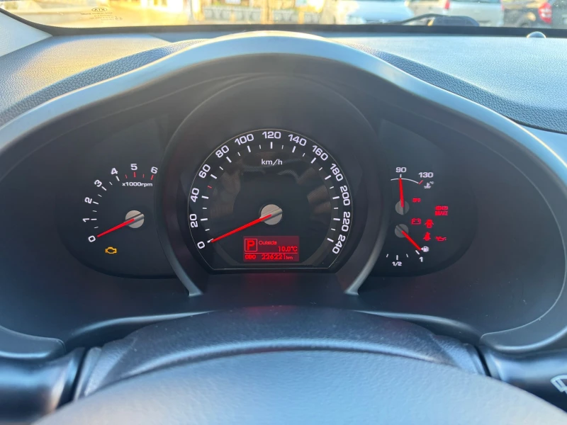 Kia Sportage 2.0 CRDI, снимка 13 - Автомобили и джипове - 52799138