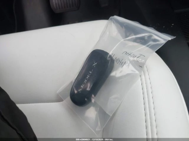 Tesla Model X 75D, снимка 16 - Автомобили и джипове - 55107141