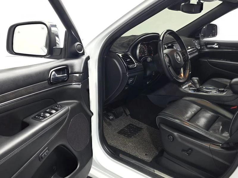 Jeep Cherokee 3.6 Overland| 295к.с., снимка 10 - Автомобили и джипове - 56034345