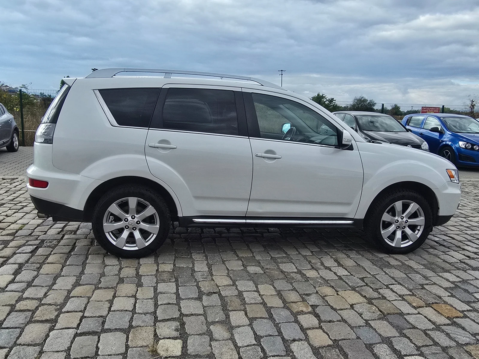 Mitsubishi Outlander 2.0D 140кс 4х4 7места 150000км. - изображение 5