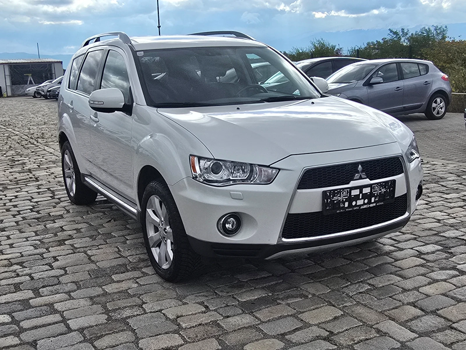 Mitsubishi Outlander 2.0D 140кс 4х4 7места 150000км. - изображение 3