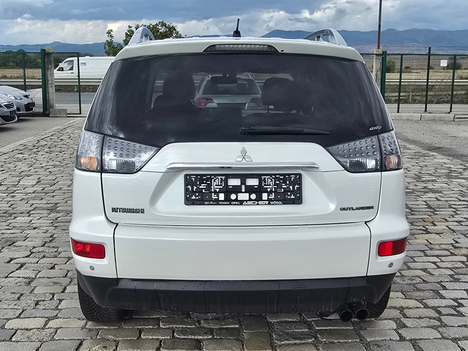Mitsubishi Outlander 2.0D 140кс 4х4 7места 150000км. - изображение 7