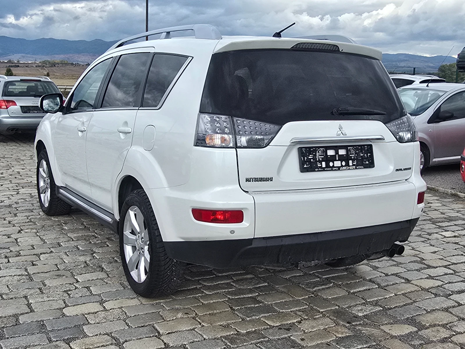 Mitsubishi Outlander 2.0D 140кс 4х4 7места 150000км. - изображение 8