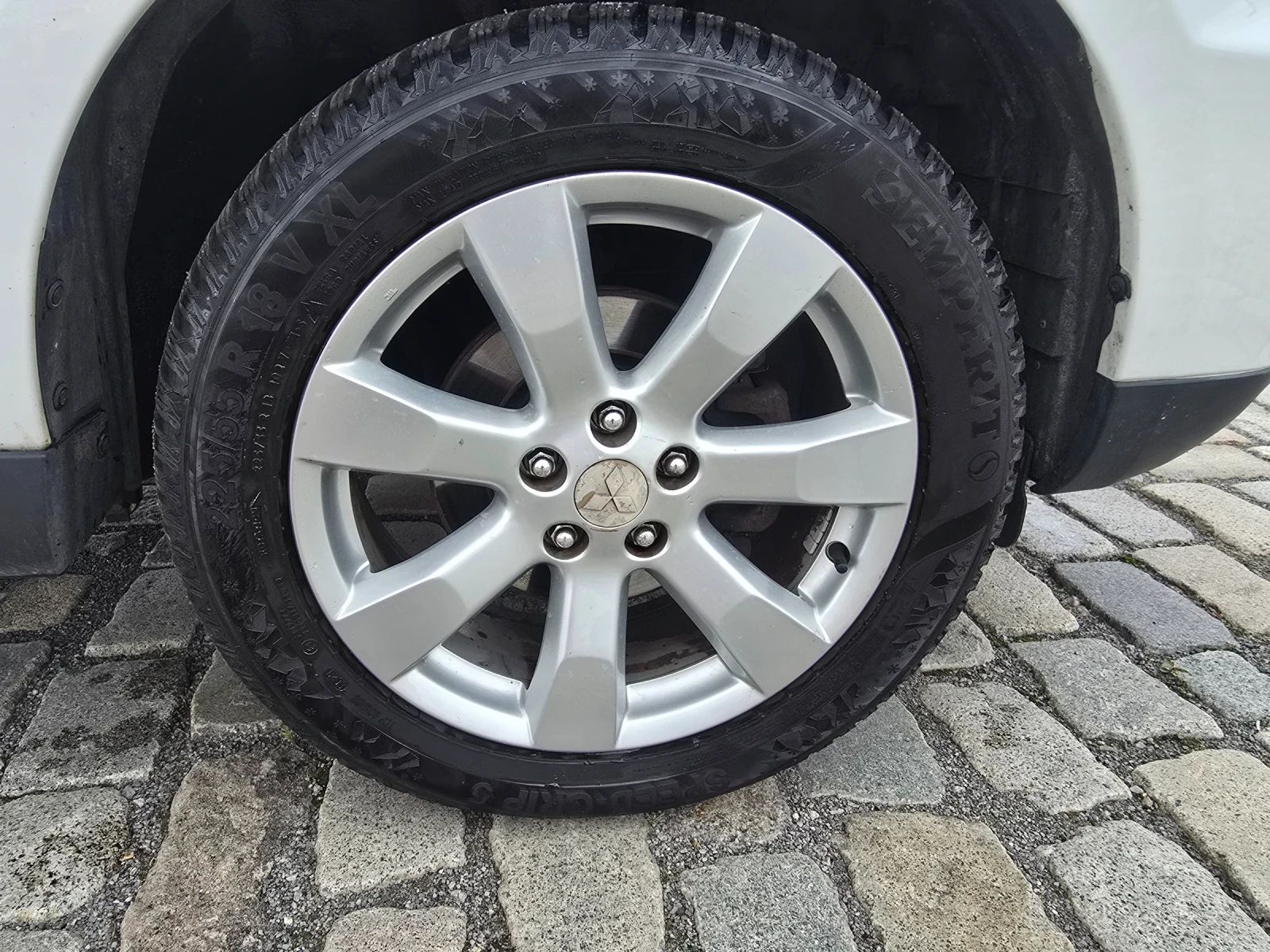 Mitsubishi Outlander 2.0D 140кс 4х4 7места 150000км. - изображение 10