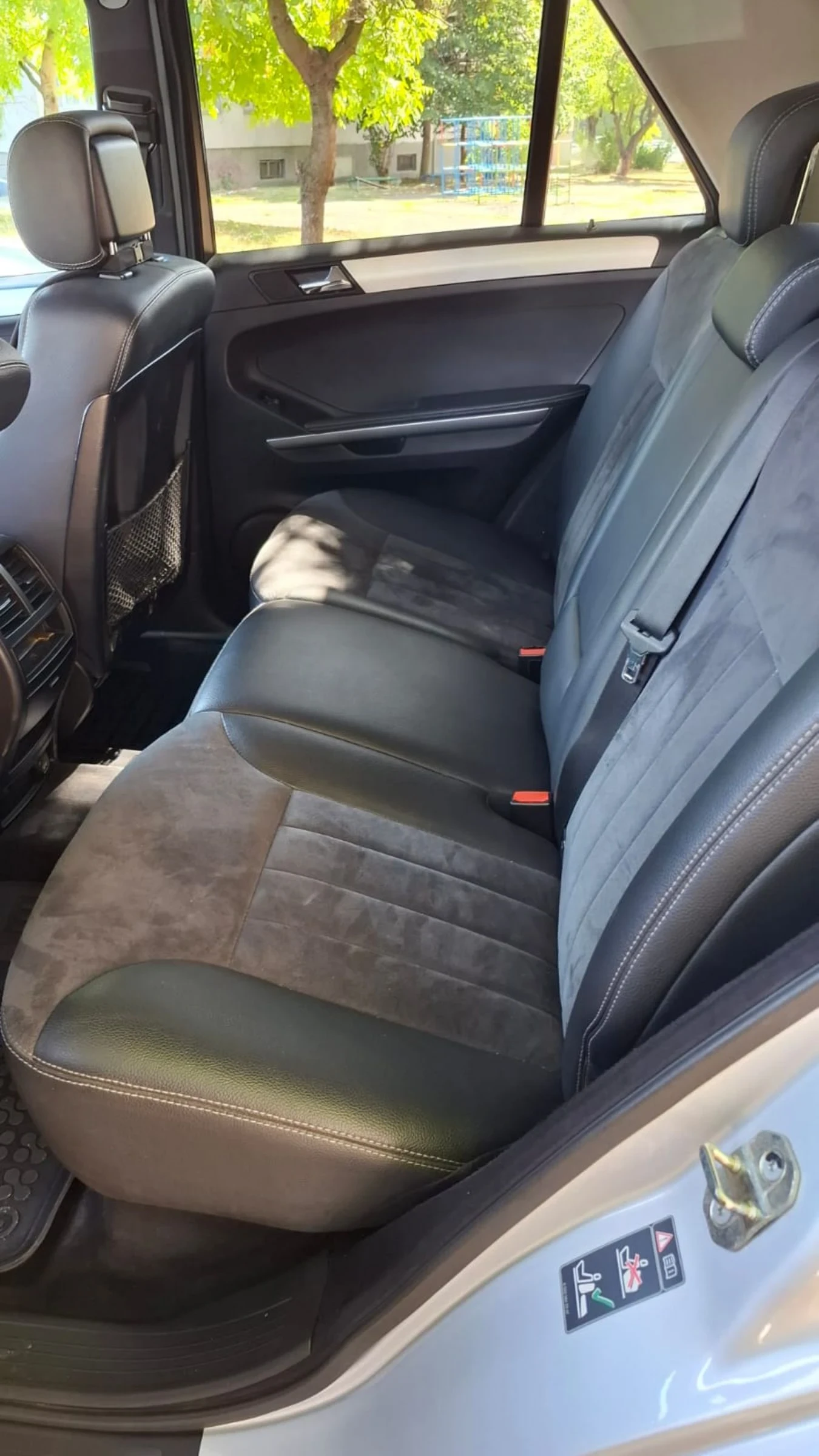 Mercedes-Benz ML 280 Много запазен , снимка 11 - Автомобили и джипове - 54010177