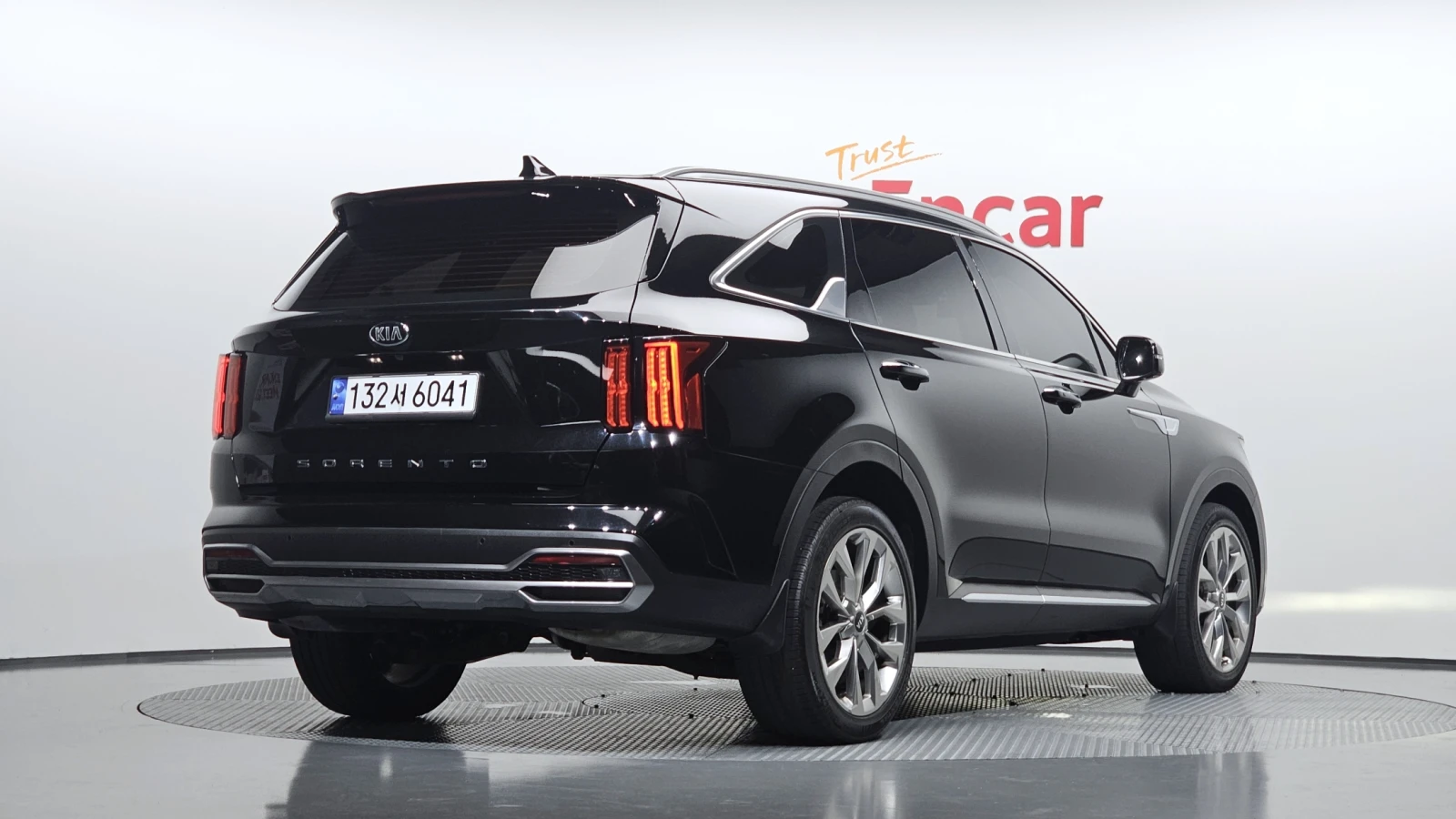 Kia Sorento 2.2* BLIND SPOT* ПОДГРЕВ ВОЛАН* КРАЙНА ЦЕНА, снимка 2 - Автомобили и джипове - 55336538