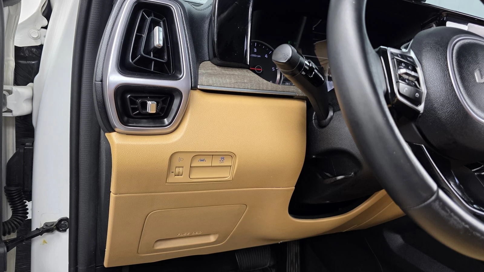 Kia Sorento 2.2* KEYLESS* ПОДГРЕВ ВОЛАН* КРАЙНА ЦЕНА, снимка 17 - Автомобили и джипове - 55336538