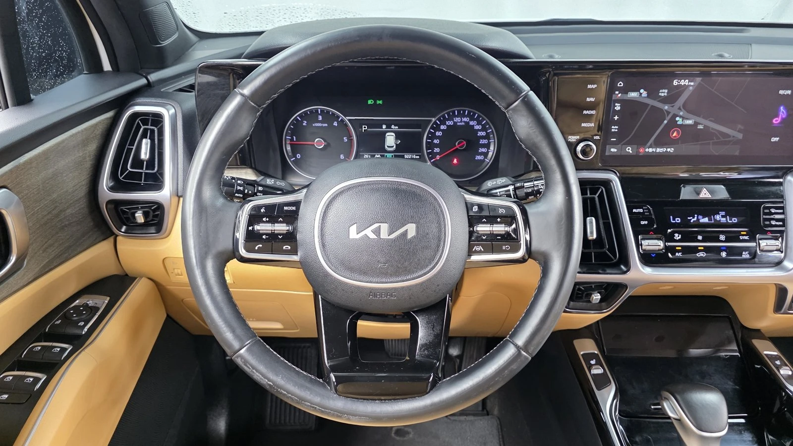 Kia Sorento 2.2* KEYLESS* ПОДГРЕВ ВОЛАН* КРАЙНА ЦЕНА, снимка 13 - Автомобили и джипове - 55336538