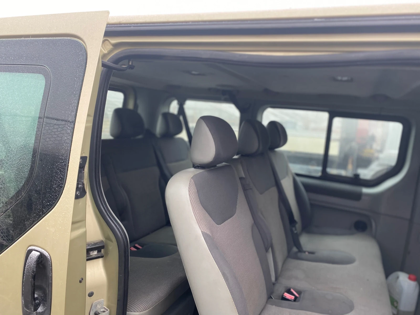 Opel Vivaro 2.5 CDTI, снимка 2 - Бусове и автобуси - 54487860