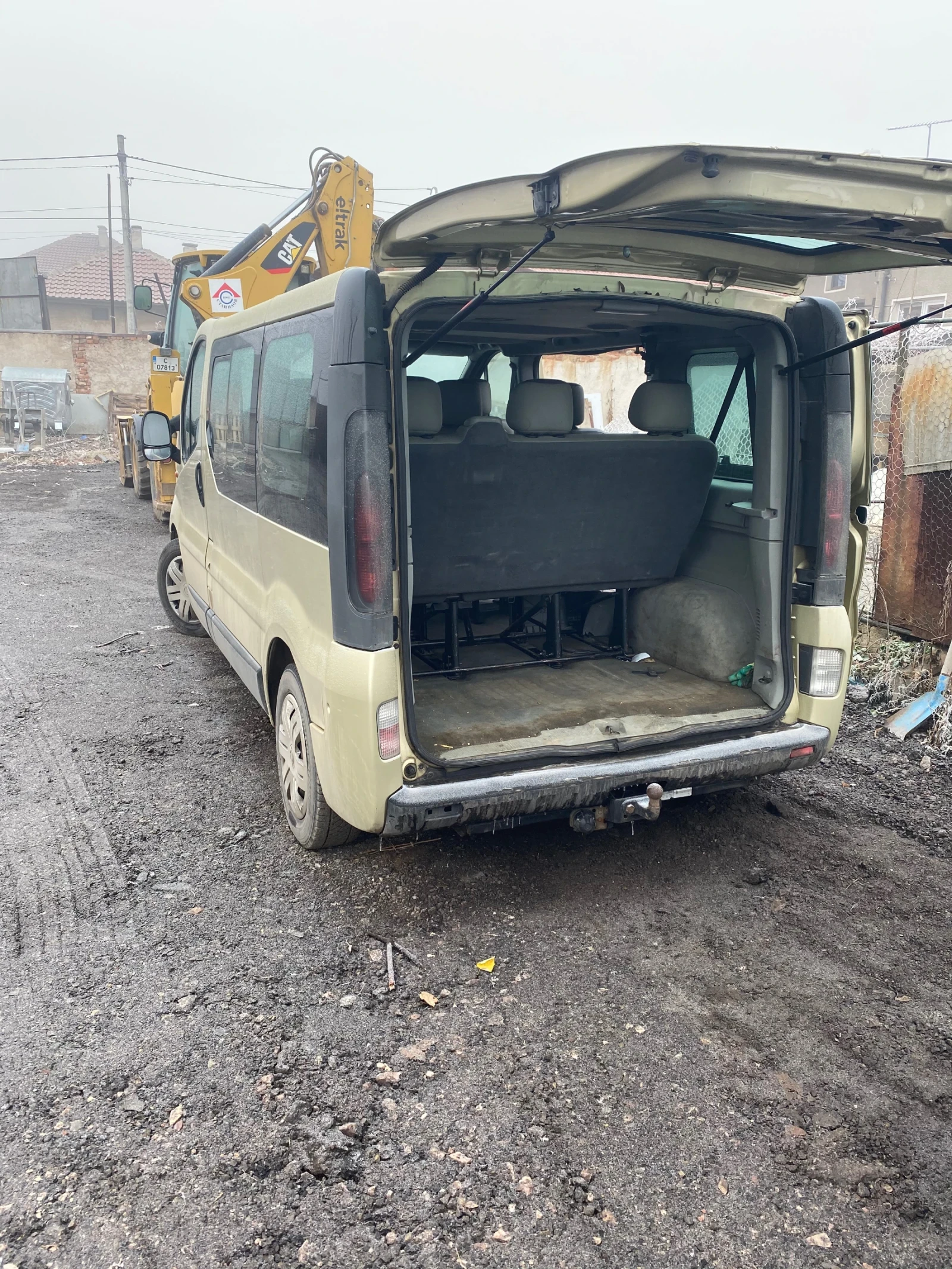 Opel Vivaro 2.5 CDTI, снимка 5 - Бусове и автобуси - 54487860