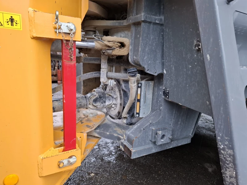 Челен товарач Liebherr 1586-37 Тона, Внос, , , снимка 9 - Индустриална техника - 51910392