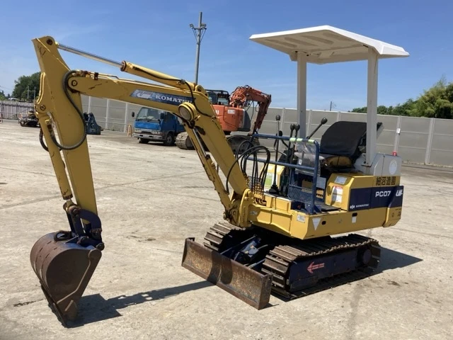Багер Komatsu уникат 1500кг