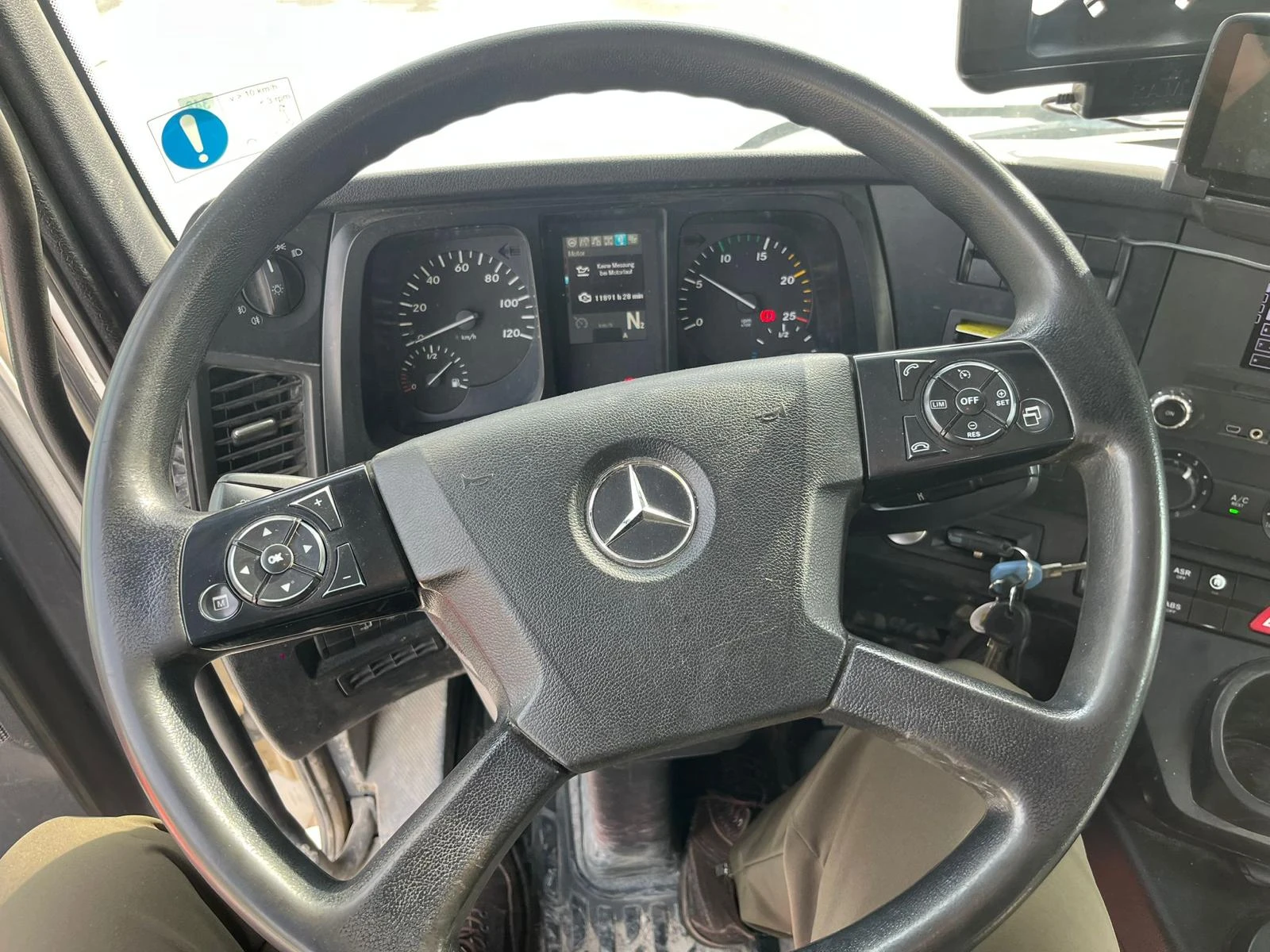 Бетон миксер Mercedes 3236  AROCS, снимка 10 - Индустриална техника - 54264535