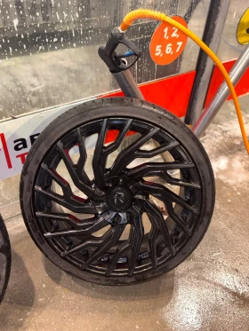 Гуми с джанти 235/35R20, снимка 3