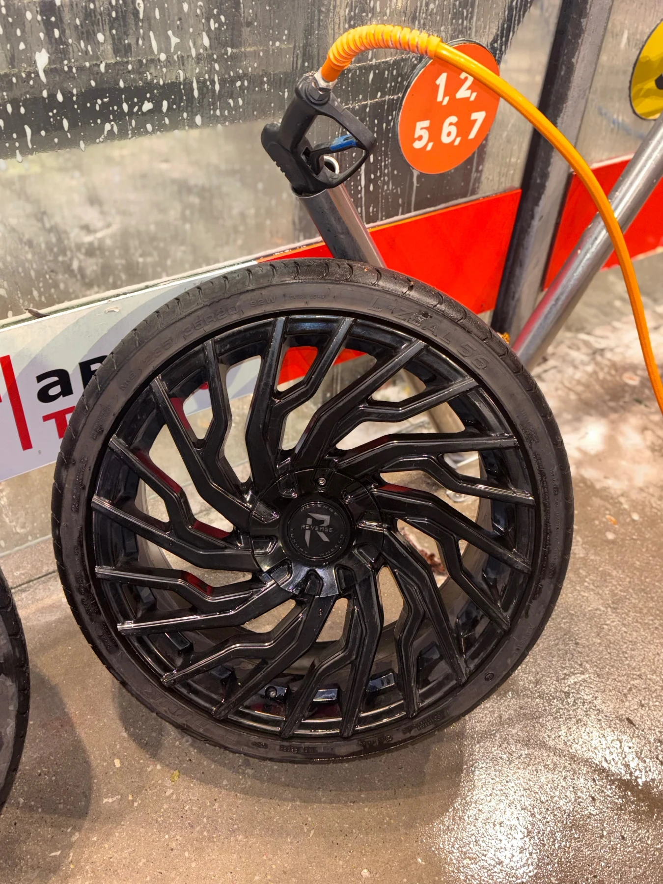 ���� � ������ 235/35R20 �� Mercedes-Benz C 300 | Mobile.bg � ����������� 3