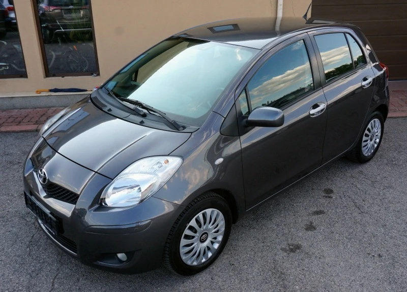 Toyota Yaris 1.3i DUAL SOL, снимка 2 - Автомобили и джипове - 33605980