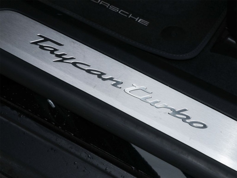 Porsche Taycan TURBO/ BOSE/ LED-MATRIX/ PANO/ 360/ HEATPUMP/ 21/ , снимка 7 - Автомобили и джипове - 44210264