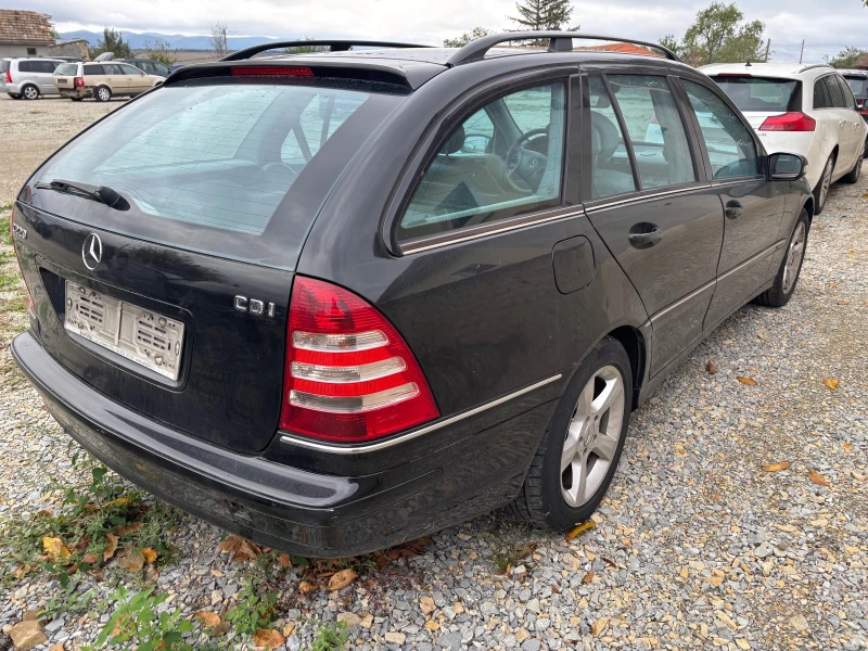 Mercedes-Benz C 220 2.2 CDI, снимка 4 - Автомобили и джипове - 47831941