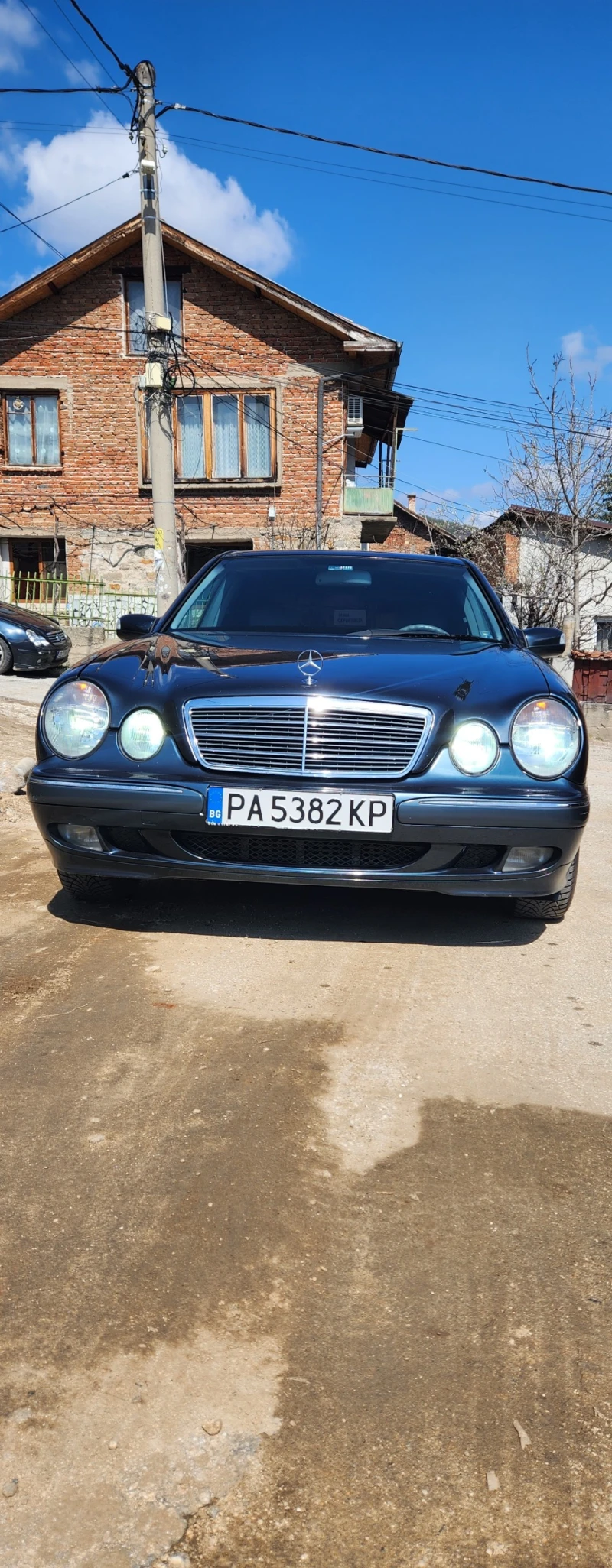 Mercedes-Benz E 220, снимка 3 - Автомобили и джипове - 51664929