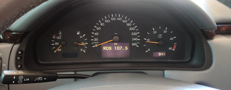 Mercedes-Benz E 220, снимка 9 - Автомобили и джипове - 51664929