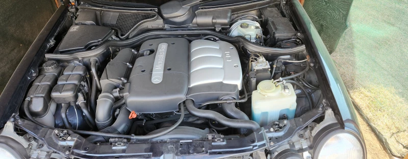 Mercedes-Benz E 220, снимка 8 - Автомобили и джипове - 51664929