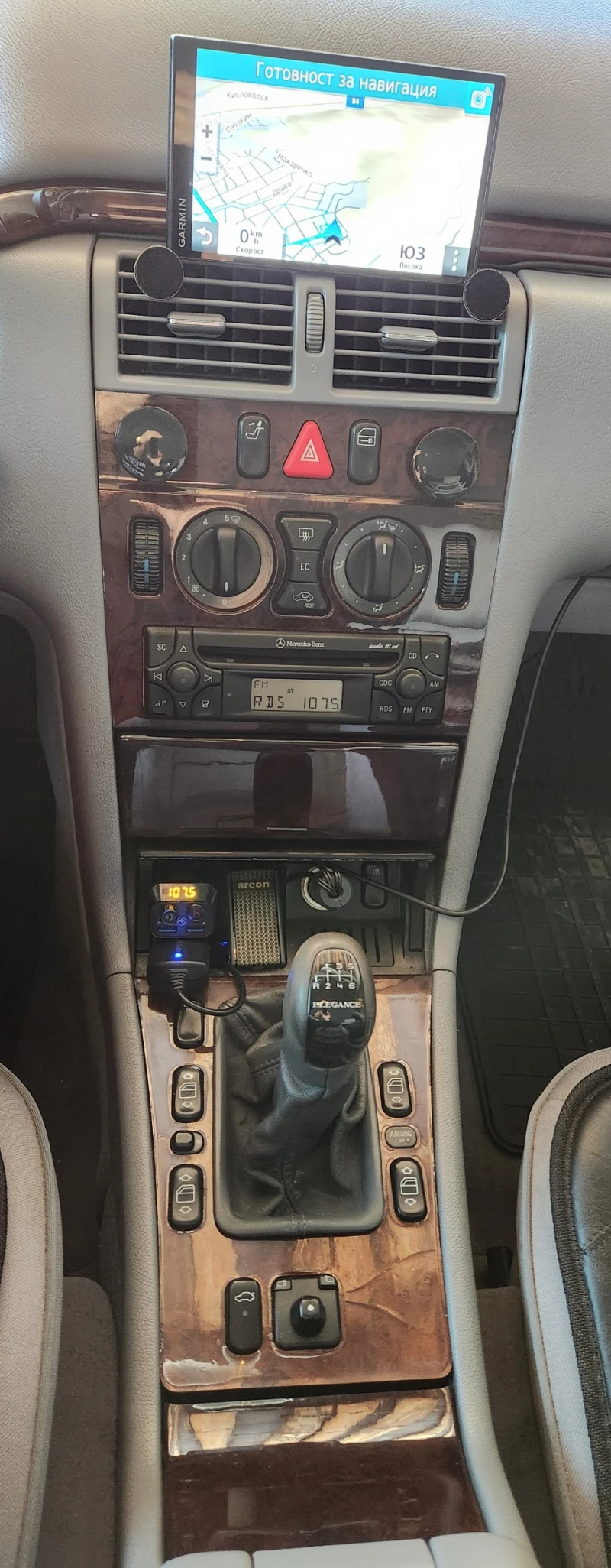 Mercedes-Benz E 220, снимка 10 - Автомобили и джипове - 51664929