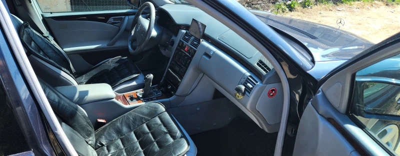 Mercedes-Benz E 220, снимка 7 - Автомобили и джипове - 51664929