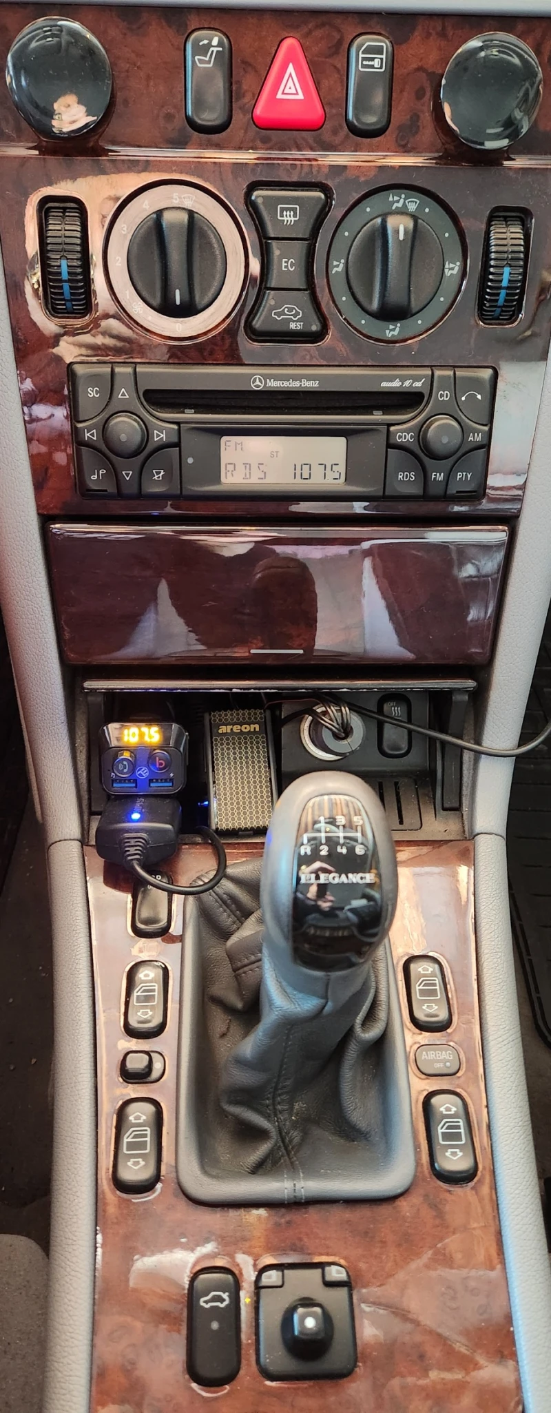 Mercedes-Benz E 220, снимка 11 - Автомобили и джипове - 51664929