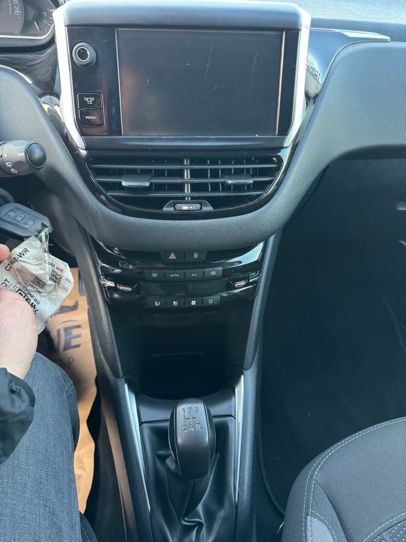 Peugeot 208 1.6 Hdi , снимка 9 - Автомобили и джипове - 53154359