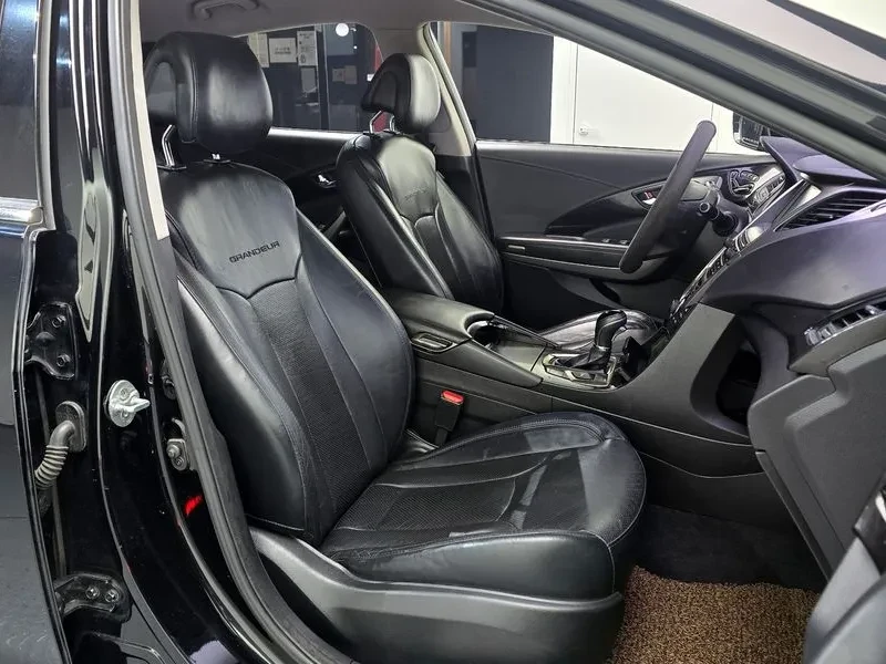 Hyundai Grandeur Hg300 Premium, снимка 10 - Автомобили и джипове - 53777988
