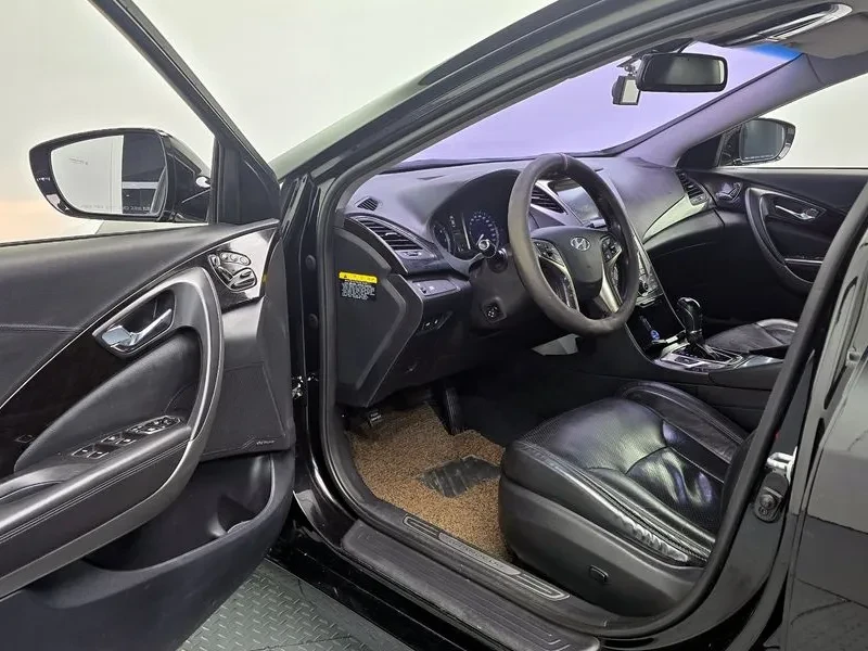 Hyundai Grandeur Hg300 Premium, снимка 11 - Автомобили и джипове - 53777988