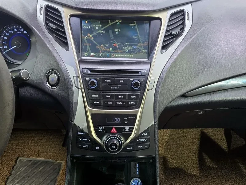 Hyundai Grandeur Hg300 Premium, снимка 15 - Автомобили и джипове - 53777988