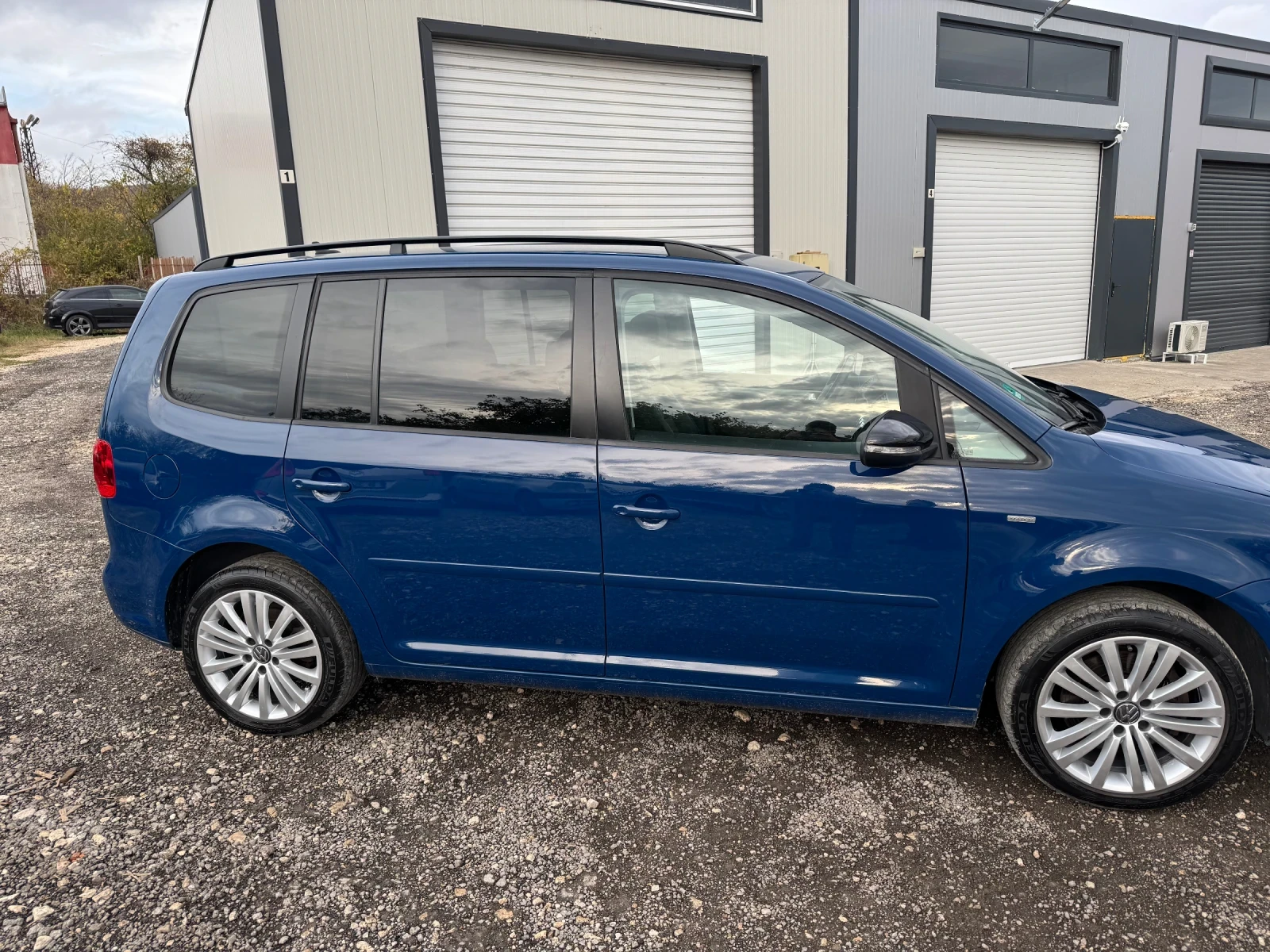 VW Touran 2.0 6+ 1 - изображение 3