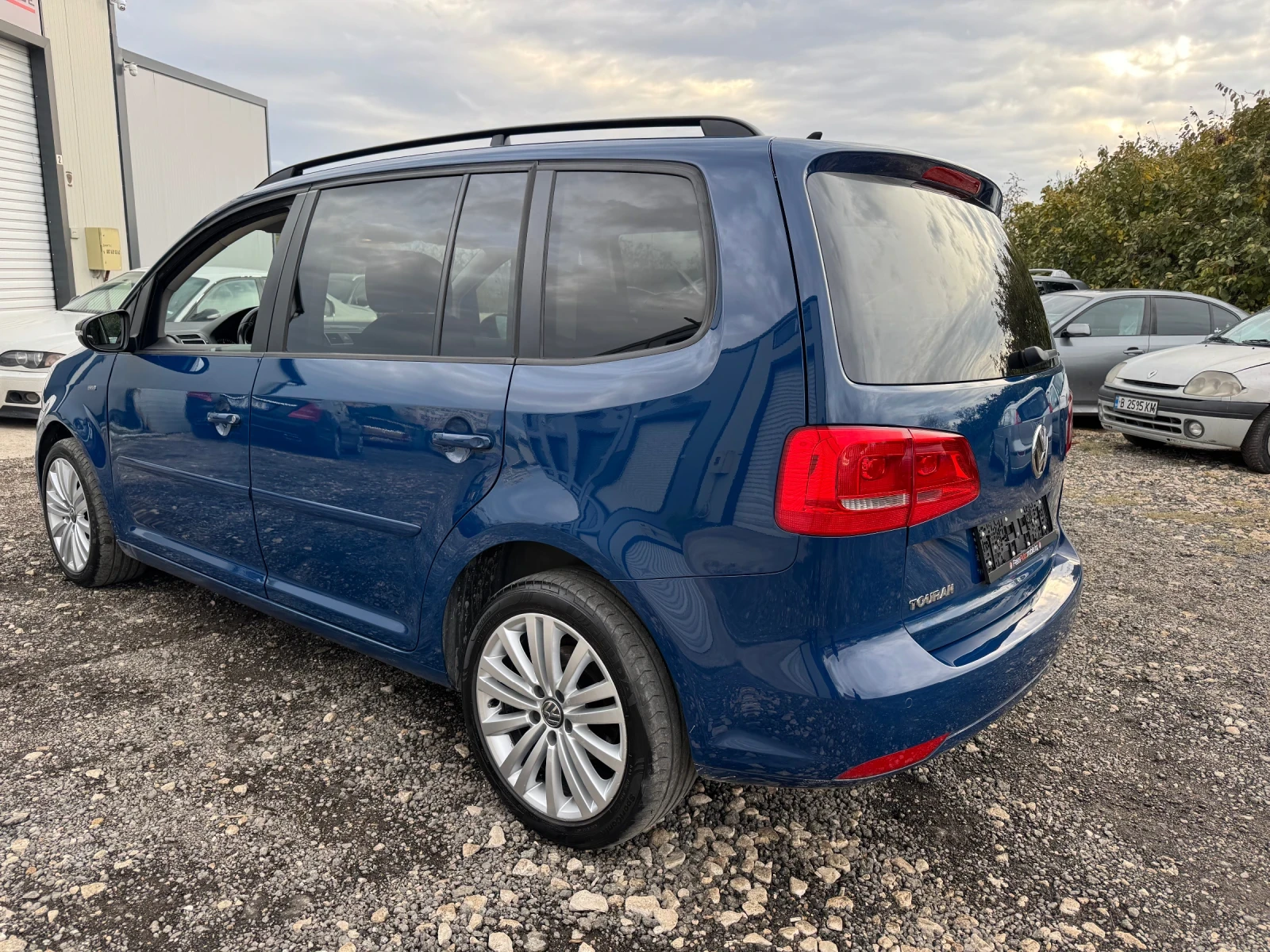 VW Touran 2.0 6+ 1 - изображение 5