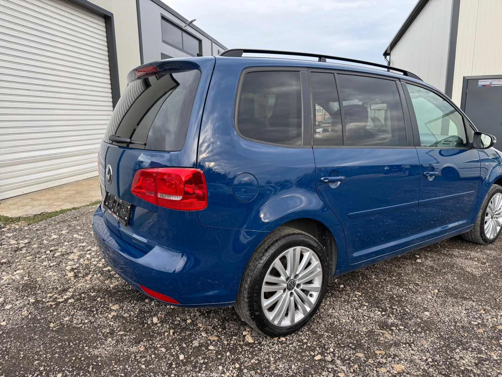 VW Touran 2.0 6+ 1 - изображение 4