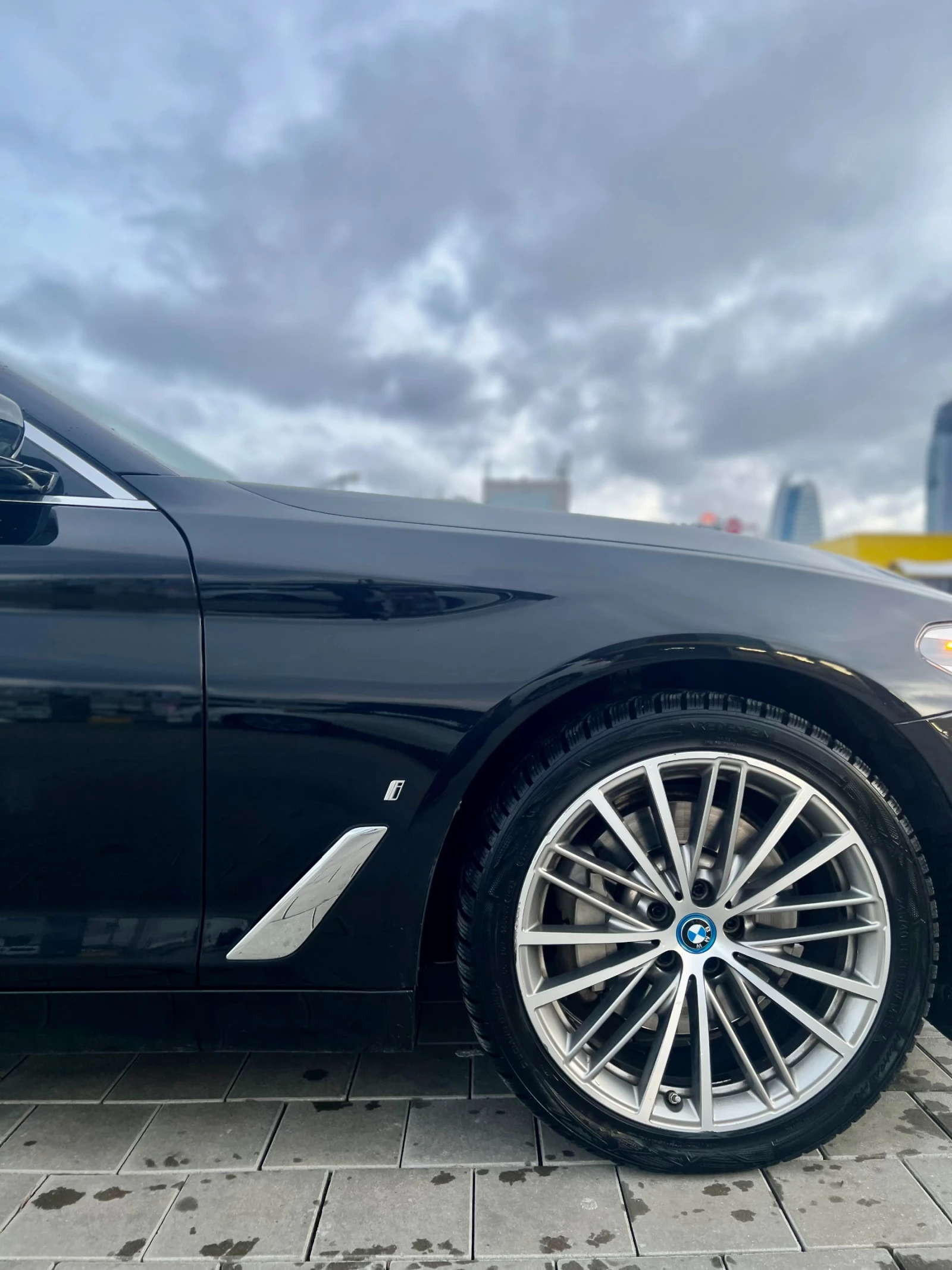 BMW 530E xDrive Plug-in Hybrid - изображение 9