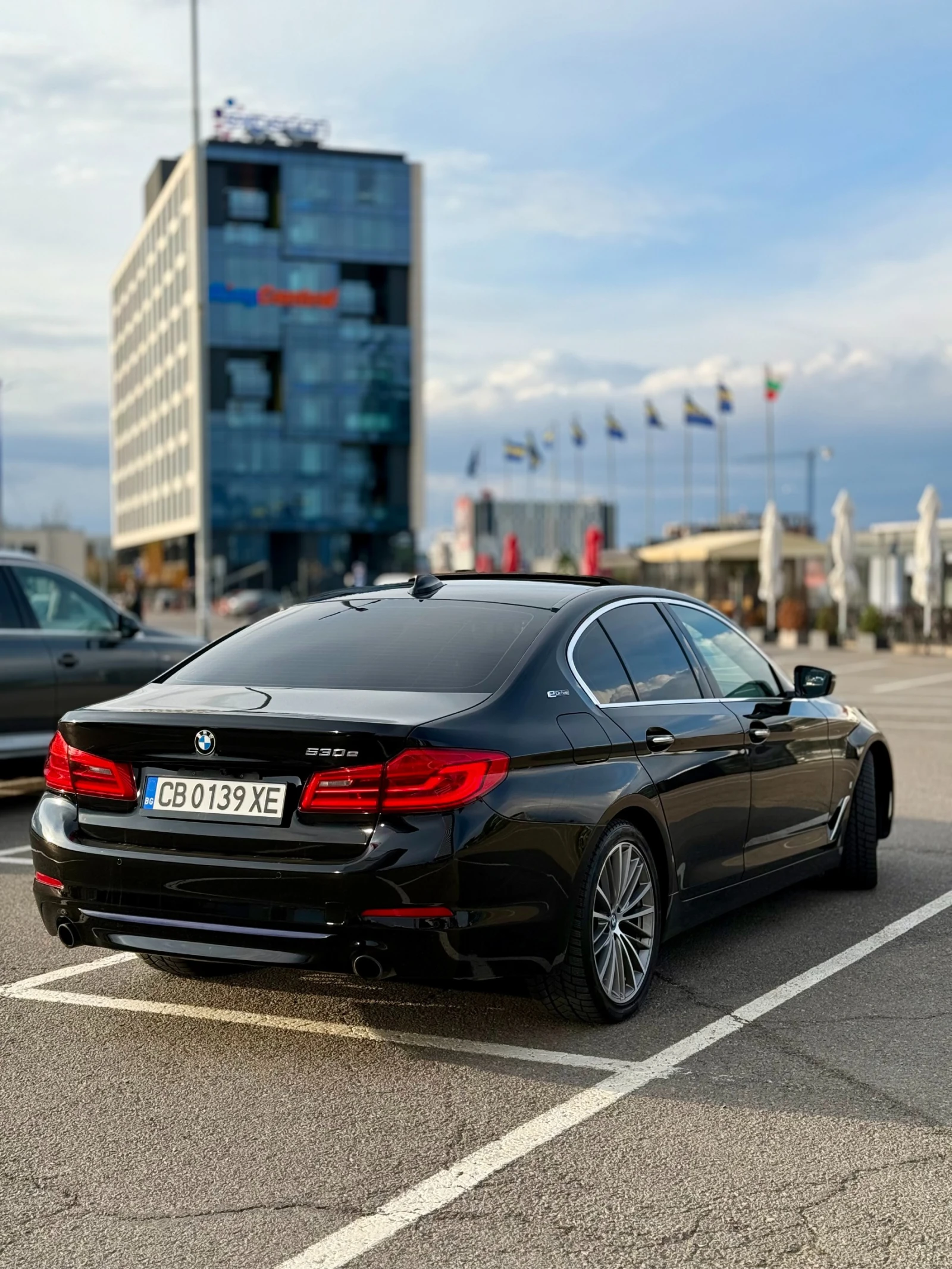 BMW 530E xDrive Plug-in Hybrid - изображение 3