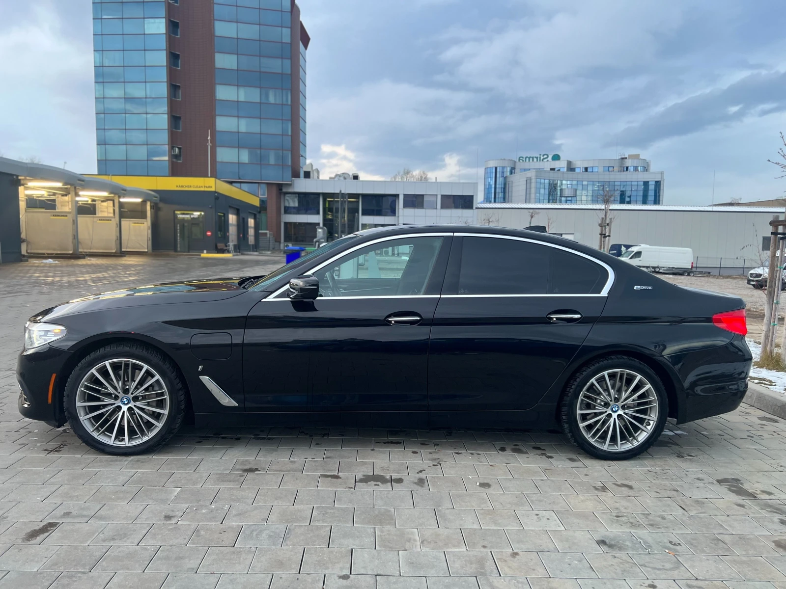 BMW 530E xDrive Plug-in Hybrid - изображение 6