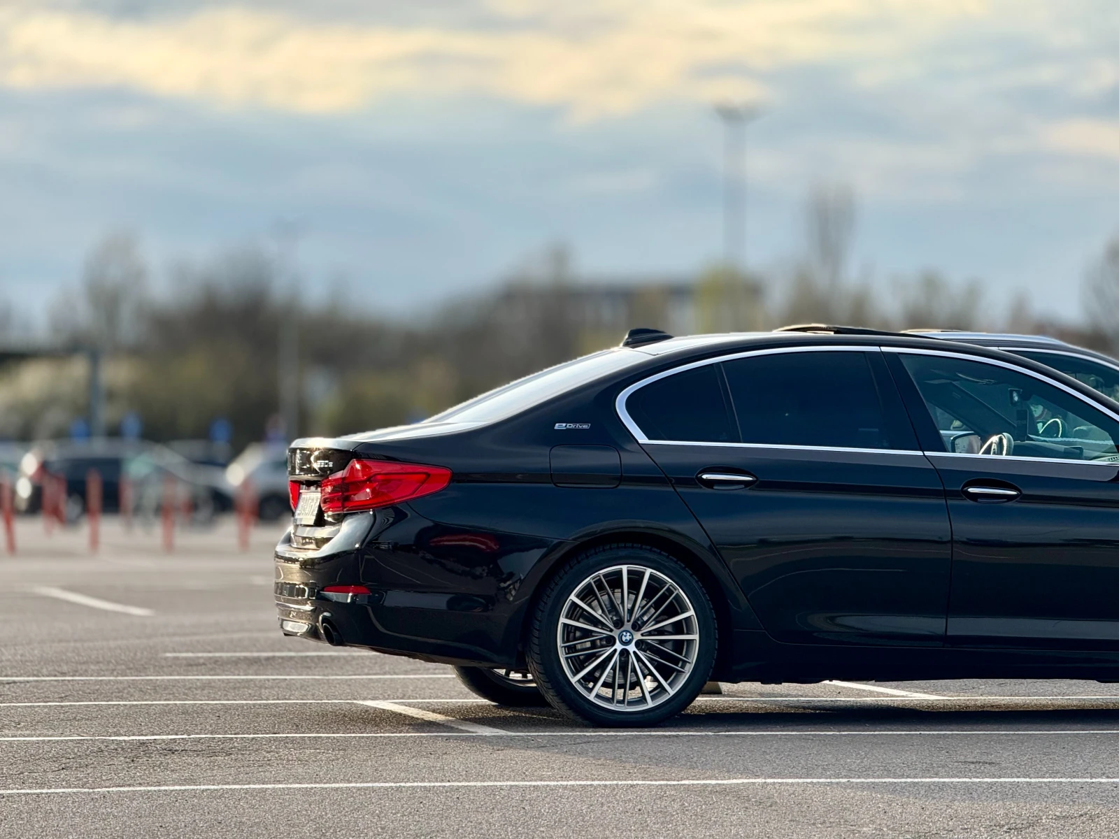 BMW 530E xDrive Plug-in Hybrid - изображение 4