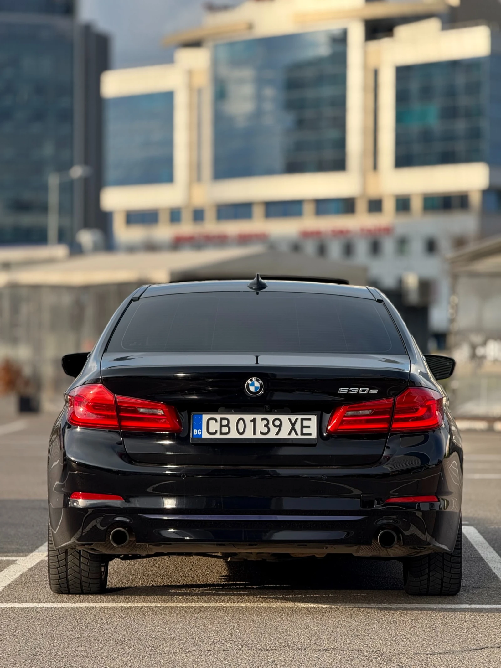 BMW 530E xDrive Plug-in Hybrid - изображение 2