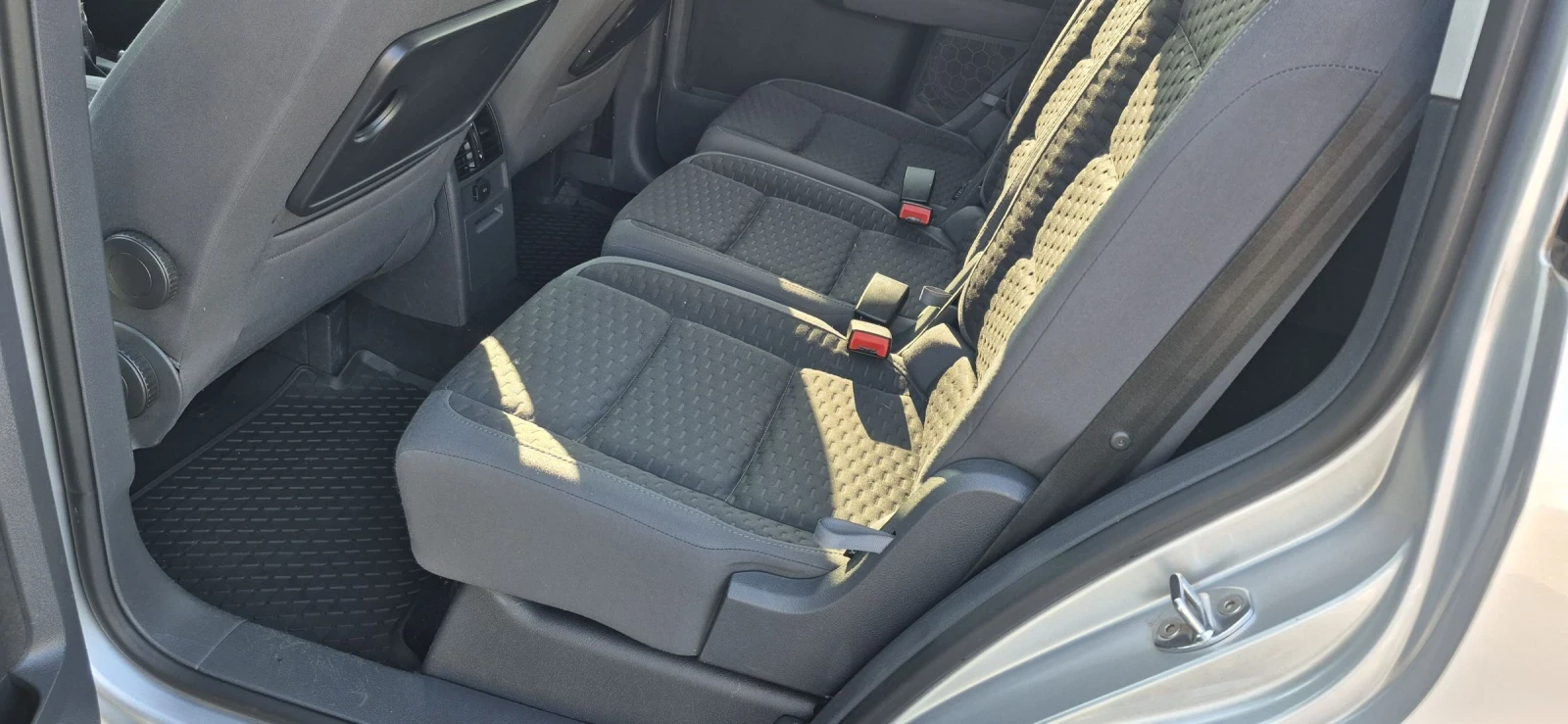 VW Touran 2.0 TDI Evro 4 - изображение 9