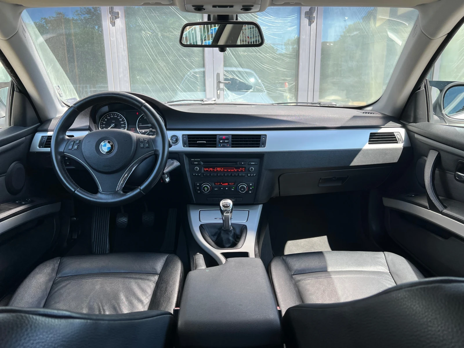 BMW 320 M-Sport/Facelift/184к.с/Нови Вериги/Full/TOP/КАСКО - изображение 9