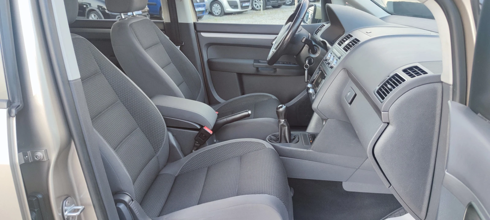VW Touran 1.6TDI  - изображение 10