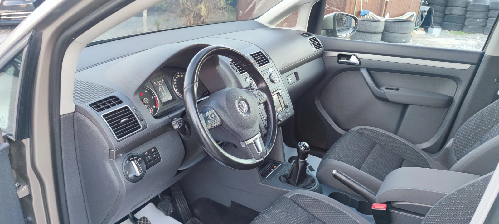 VW Touran 1.6TDI  - изображение 7